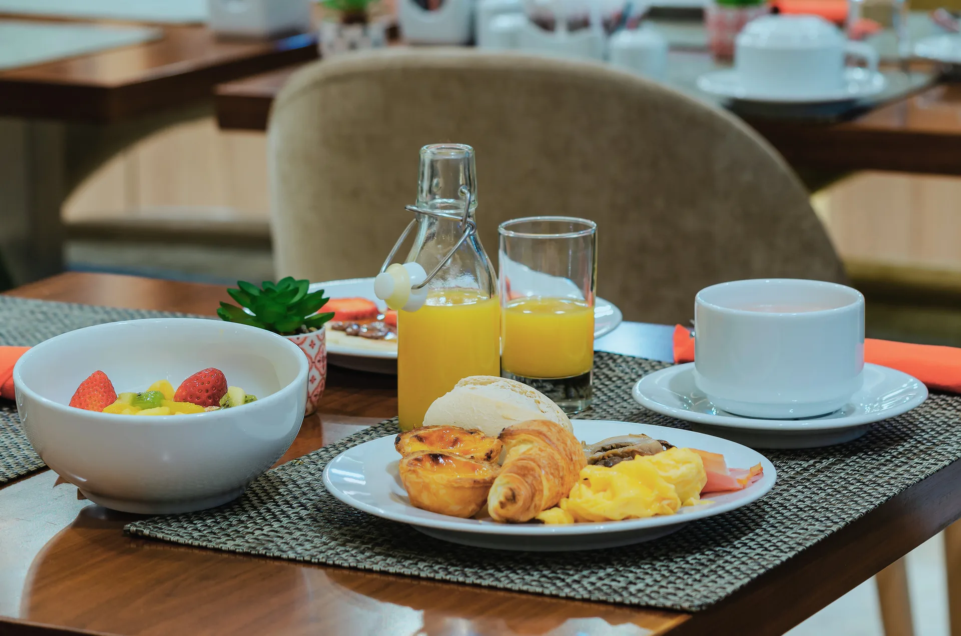 Fine dining setting at Bulevardi Residenc
